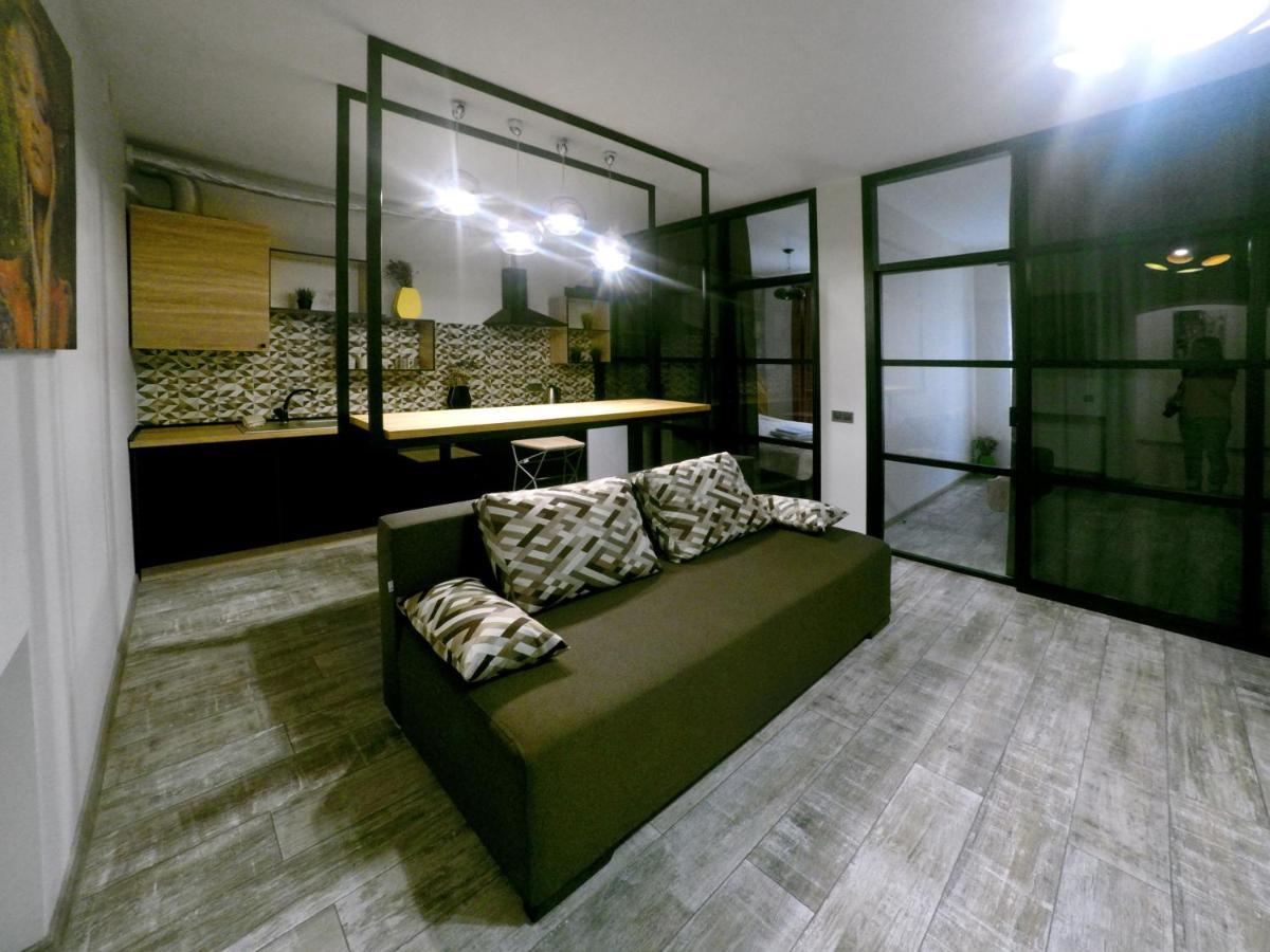 Lion King Lesya Ukrainka Apartment Лвив Екстериор снимка