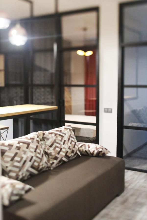 Lion King Lesya Ukrainka Apartment Лвив Екстериор снимка