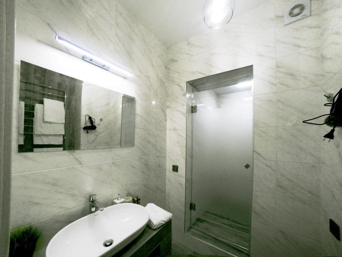 Lion King Lesya Ukrainka Apartment Лвив Екстериор снимка