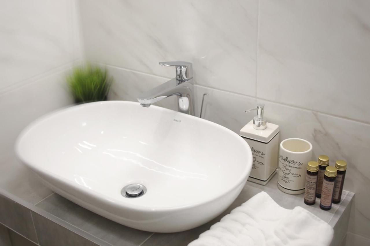 Lion King Lesya Ukrainka Apartment Лвив Екстериор снимка