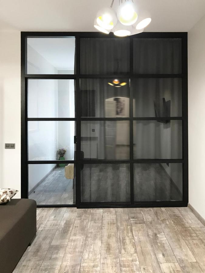 Lion King Lesya Ukrainka Apartment Лвив Екстериор снимка
