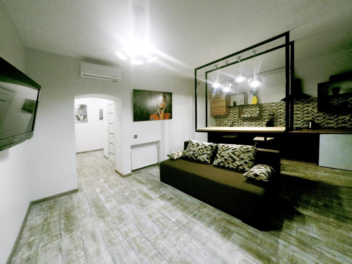 Lion King Lesya Ukrainka Apartment Лвив Екстериор снимка